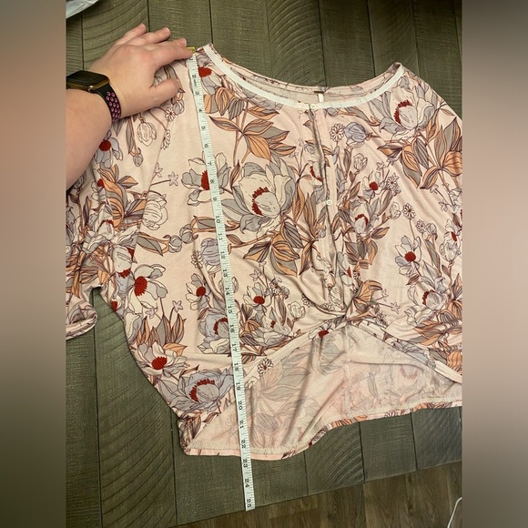 Free People keepin’ on floral top - Picture 13 of 15
